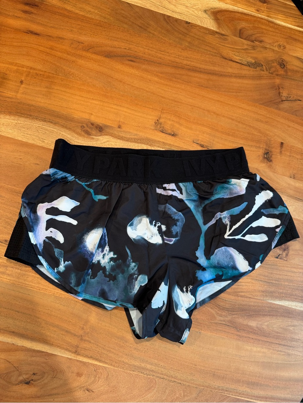IVY PARK Printed Running Shorts Women’s Medium Mesh Lined Beyoncé Activewear